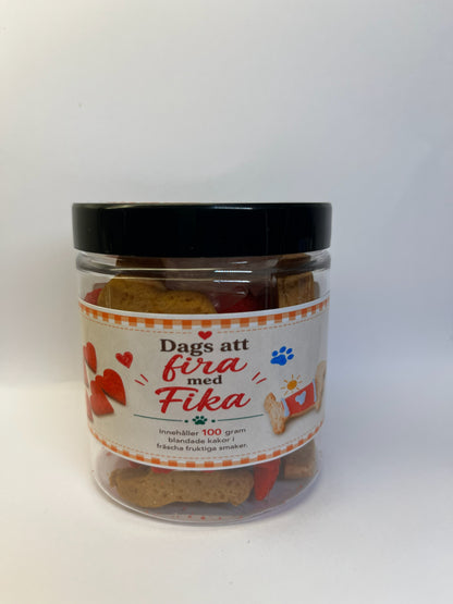 Dags att fira med blandade hundkakor och röda hjärtan 100 g